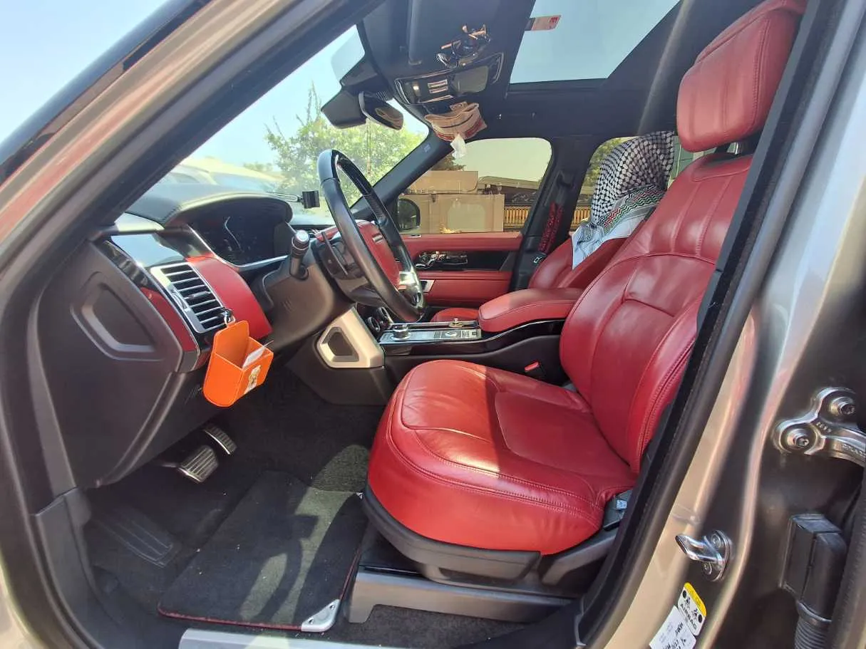Car image 12