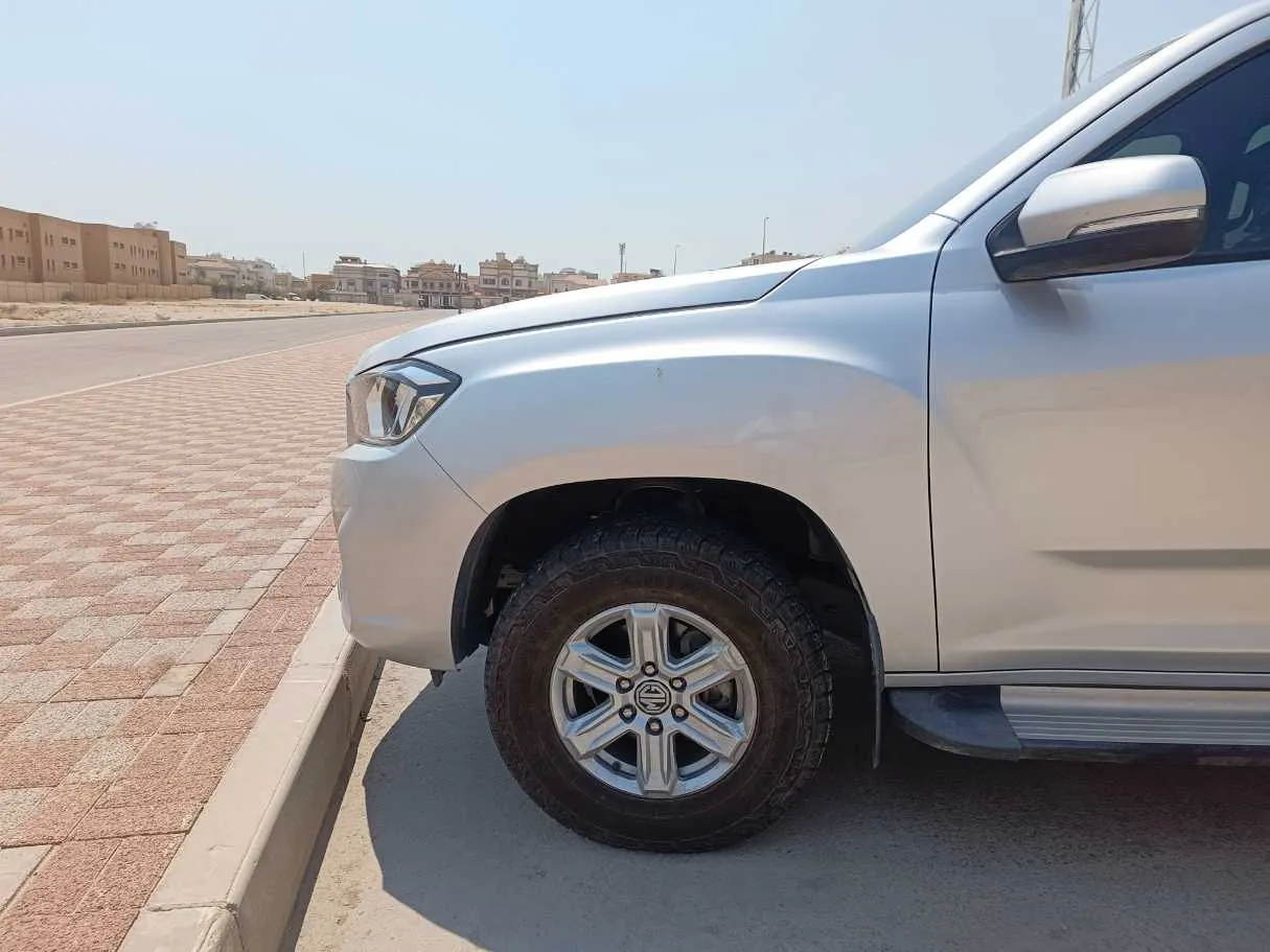Car image 9