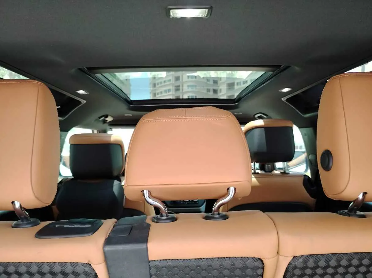 Car image 19