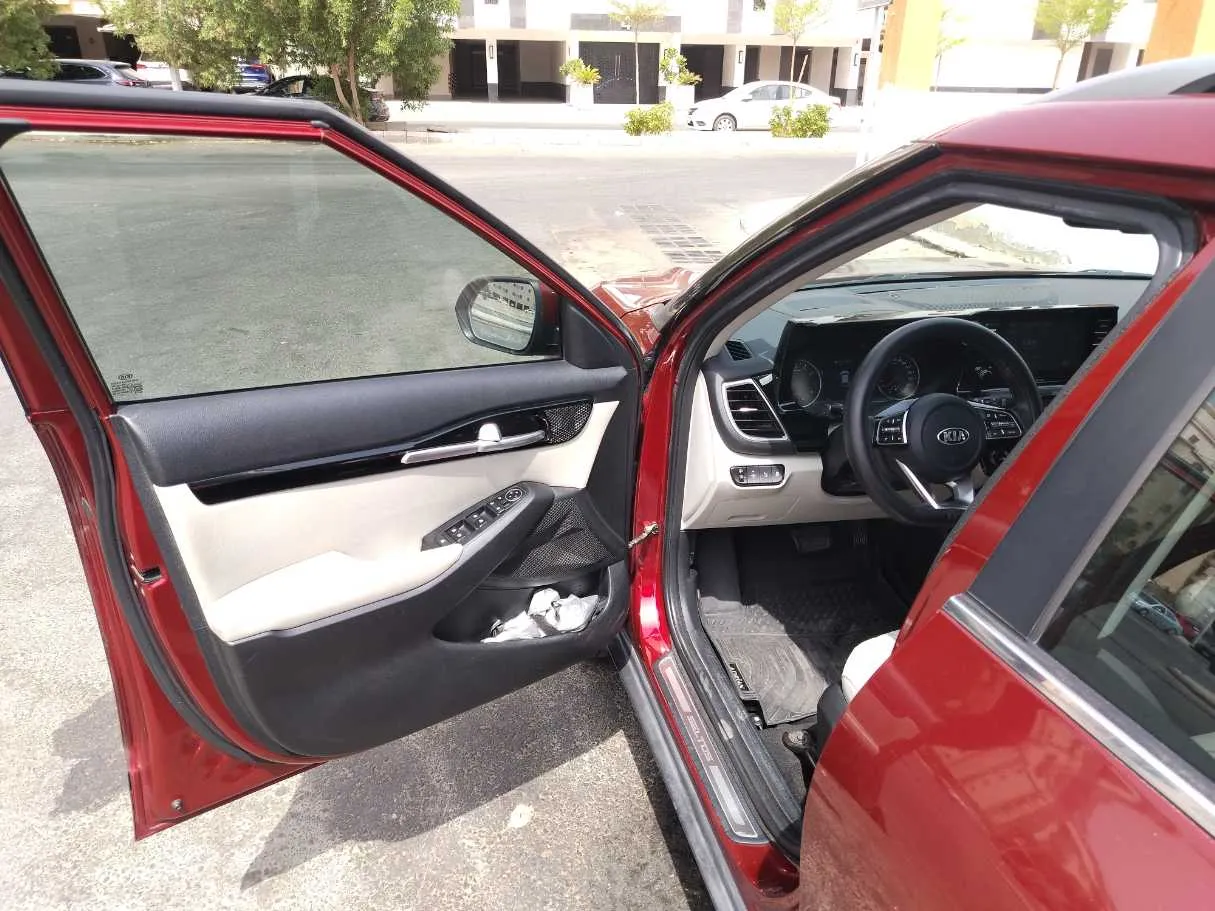 Car image 11