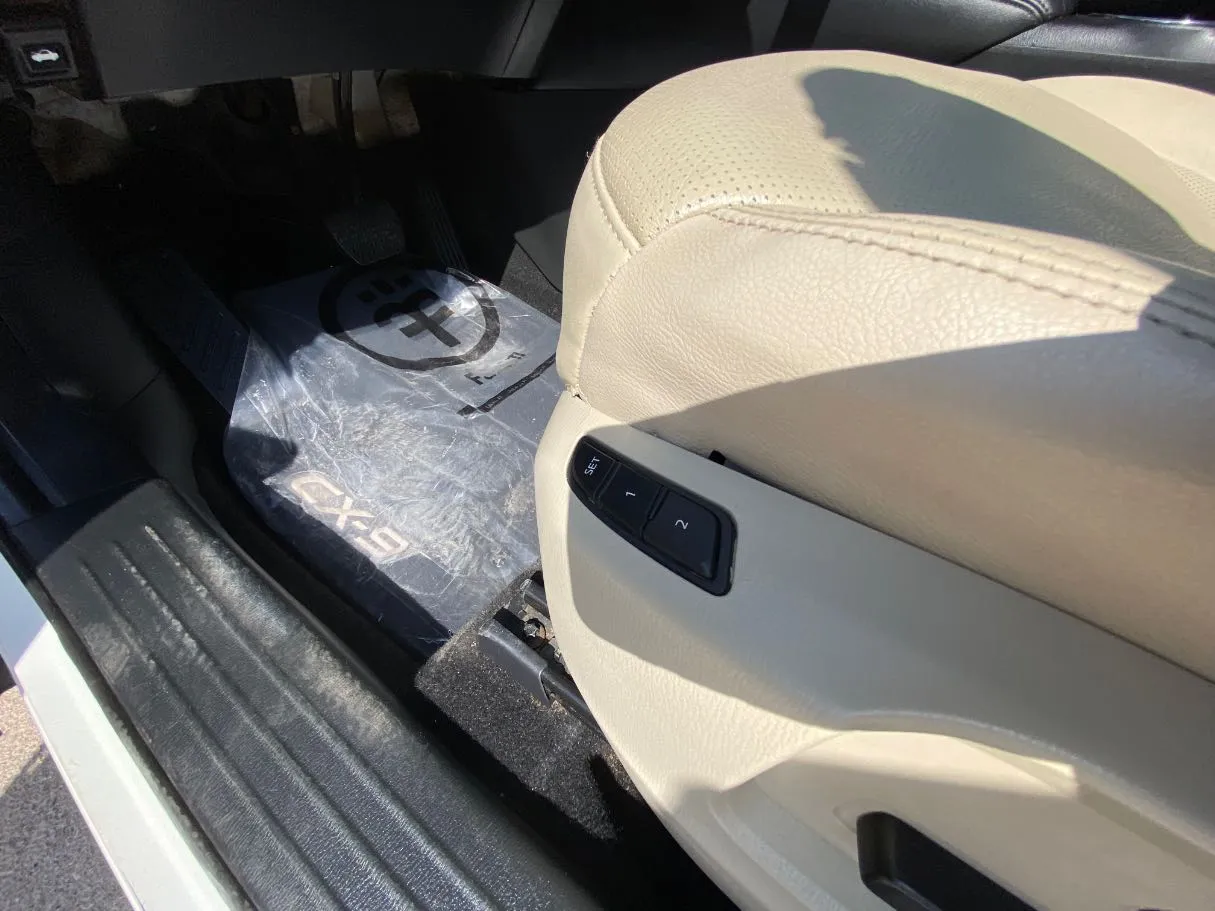 Car image 28