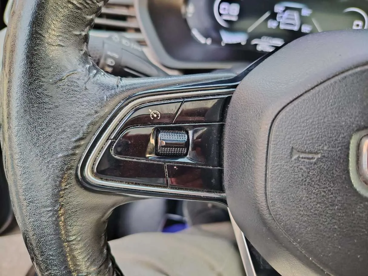Car image 32