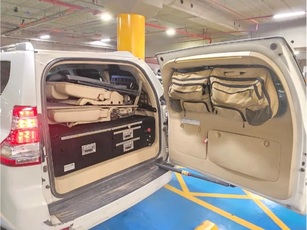 Car image 13