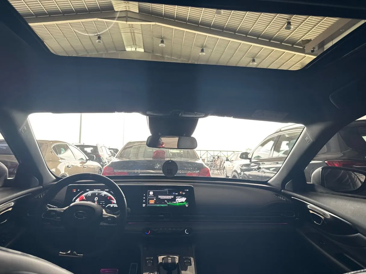 Car image 15