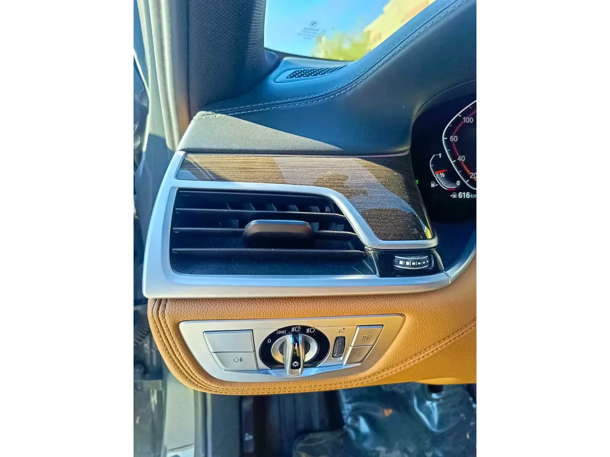 Car image 32