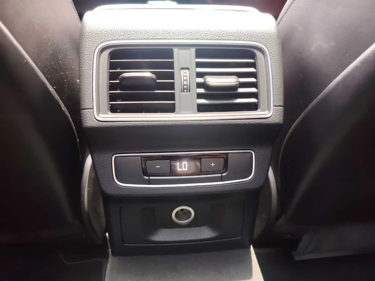 Car image 29