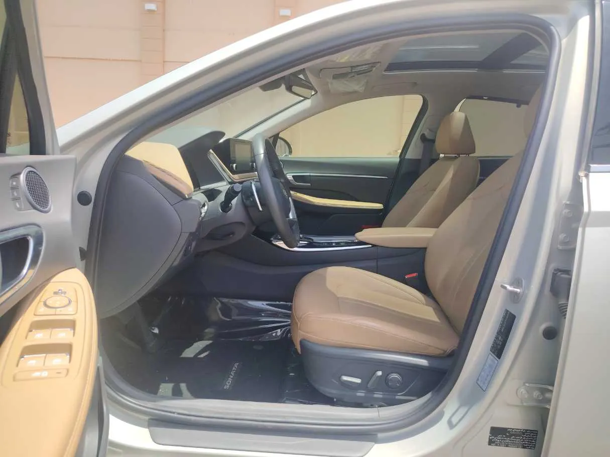 Car image 11