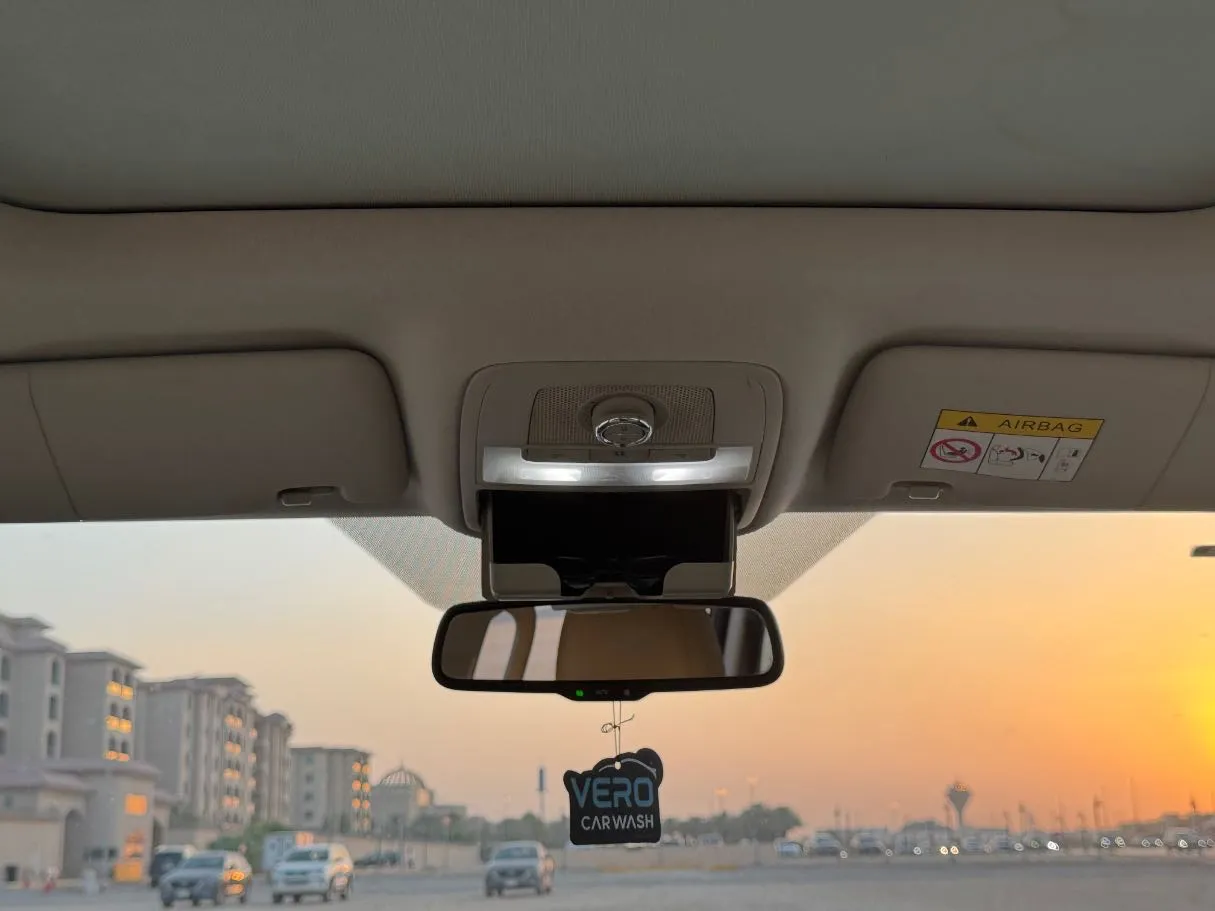 Car image 23