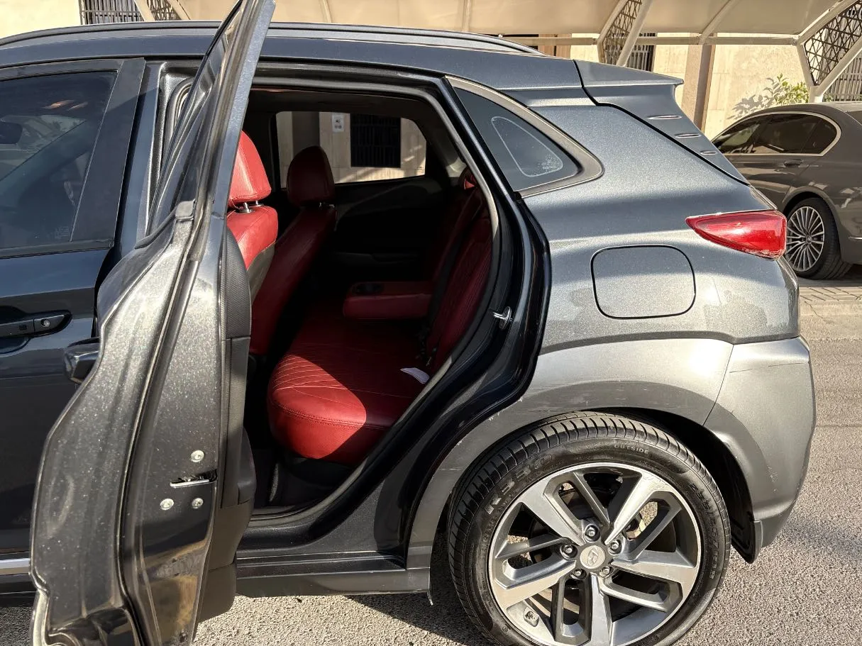 Car image 15