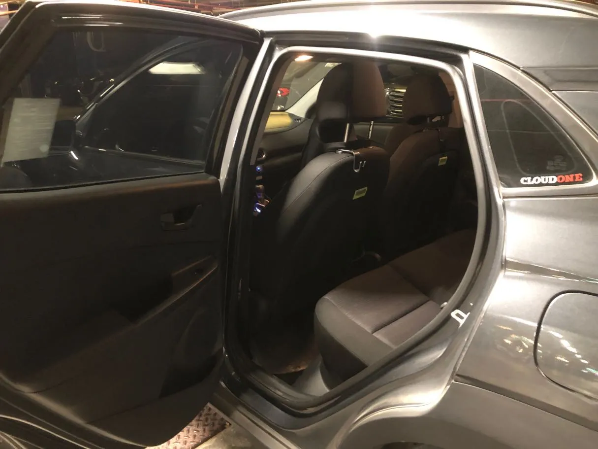 Car image 13