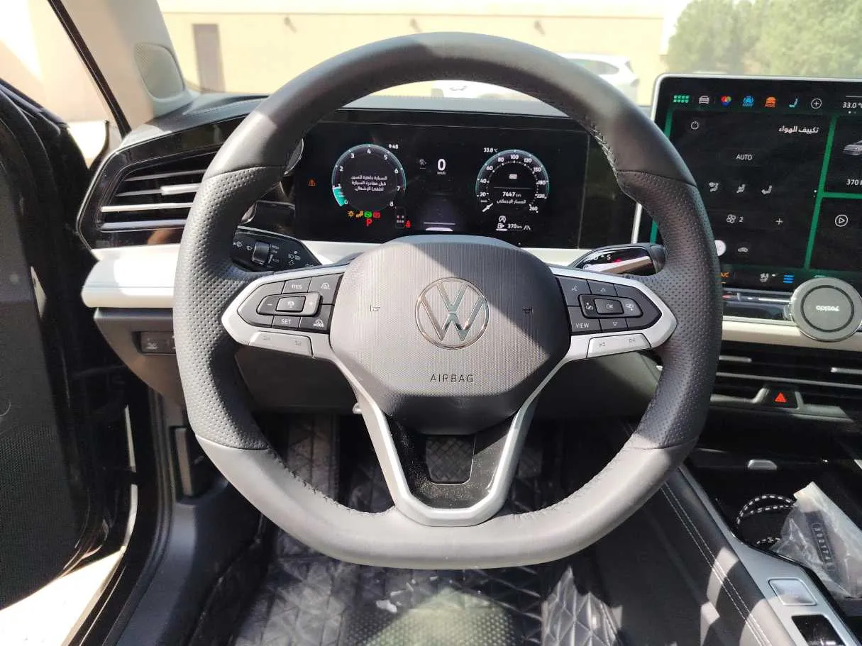 Car image 24