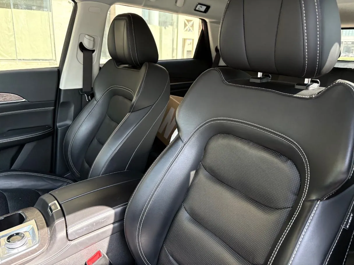 Car image 11
