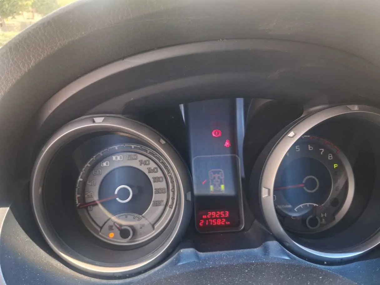 Car image 19