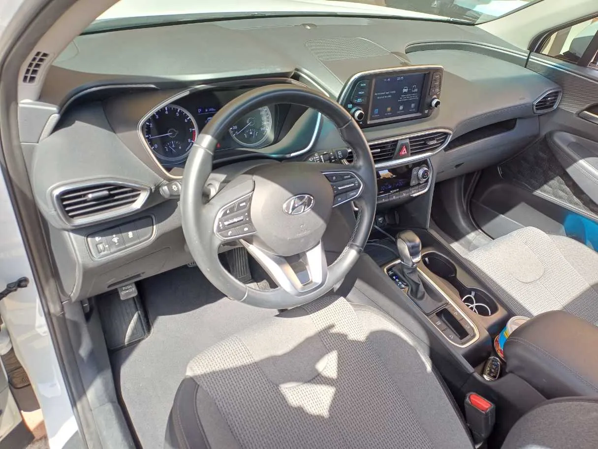 Car image 11