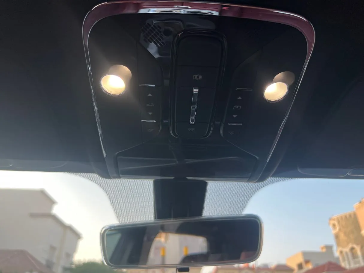 Car image 24