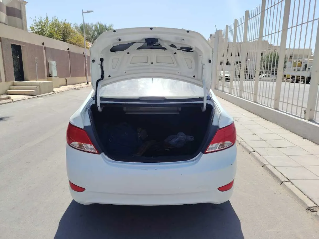 Car image 24