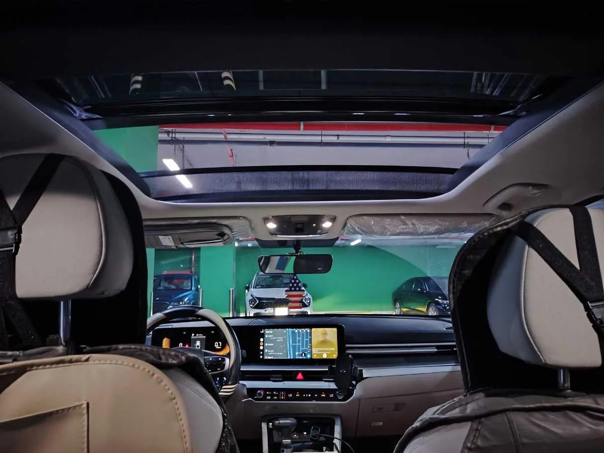 Car image 18