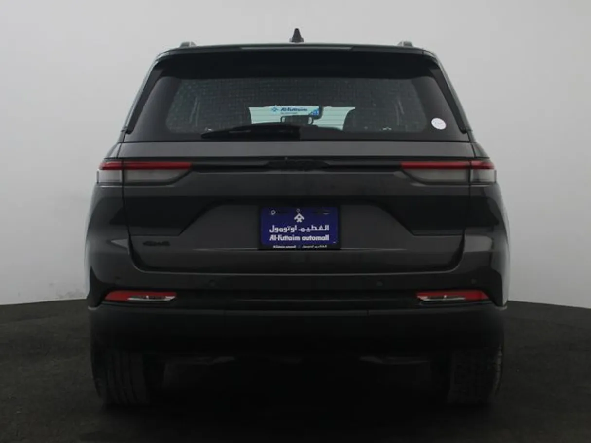 Car image 12