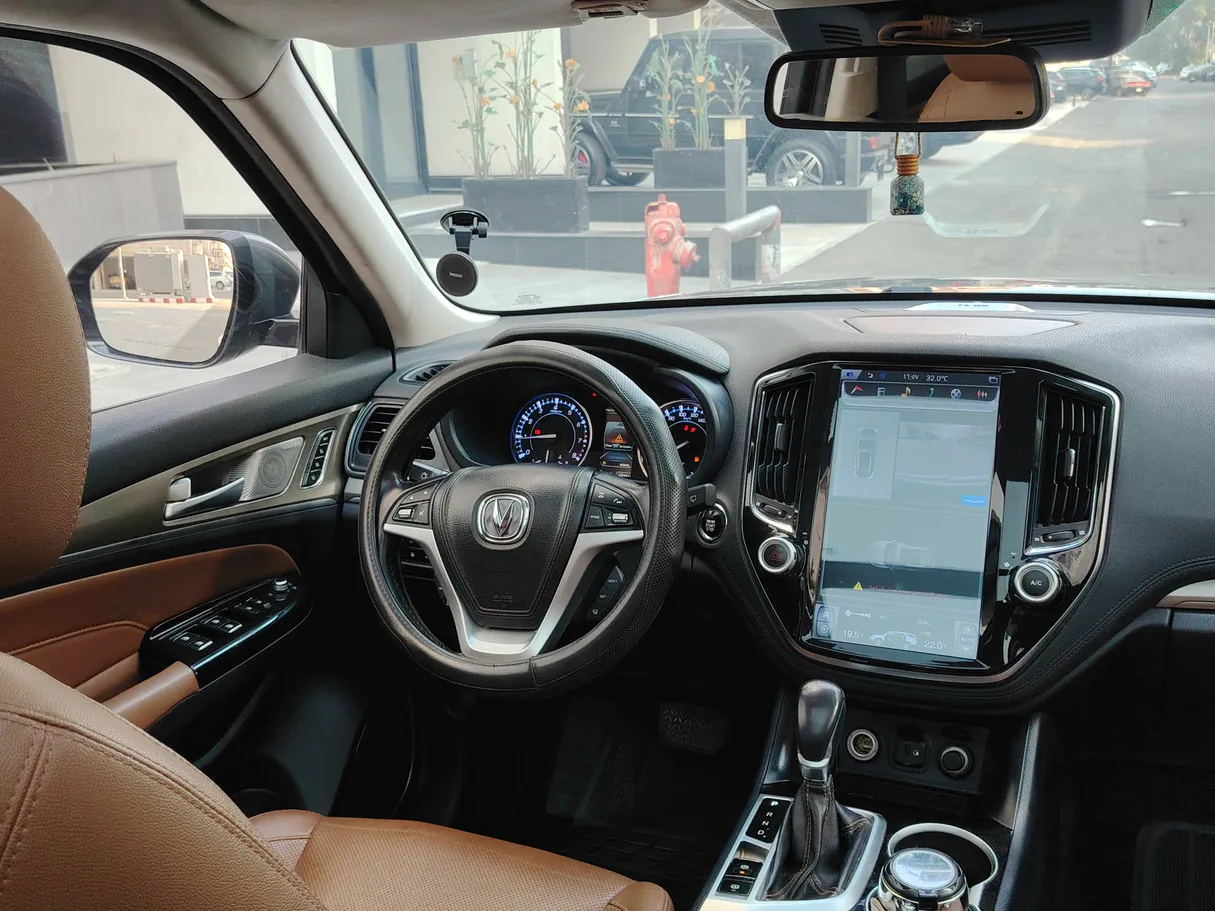 Car image 18