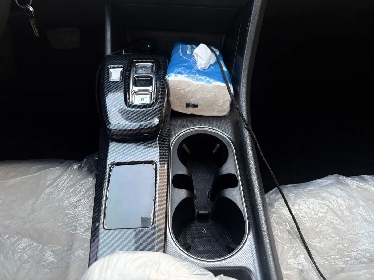 Car image 19