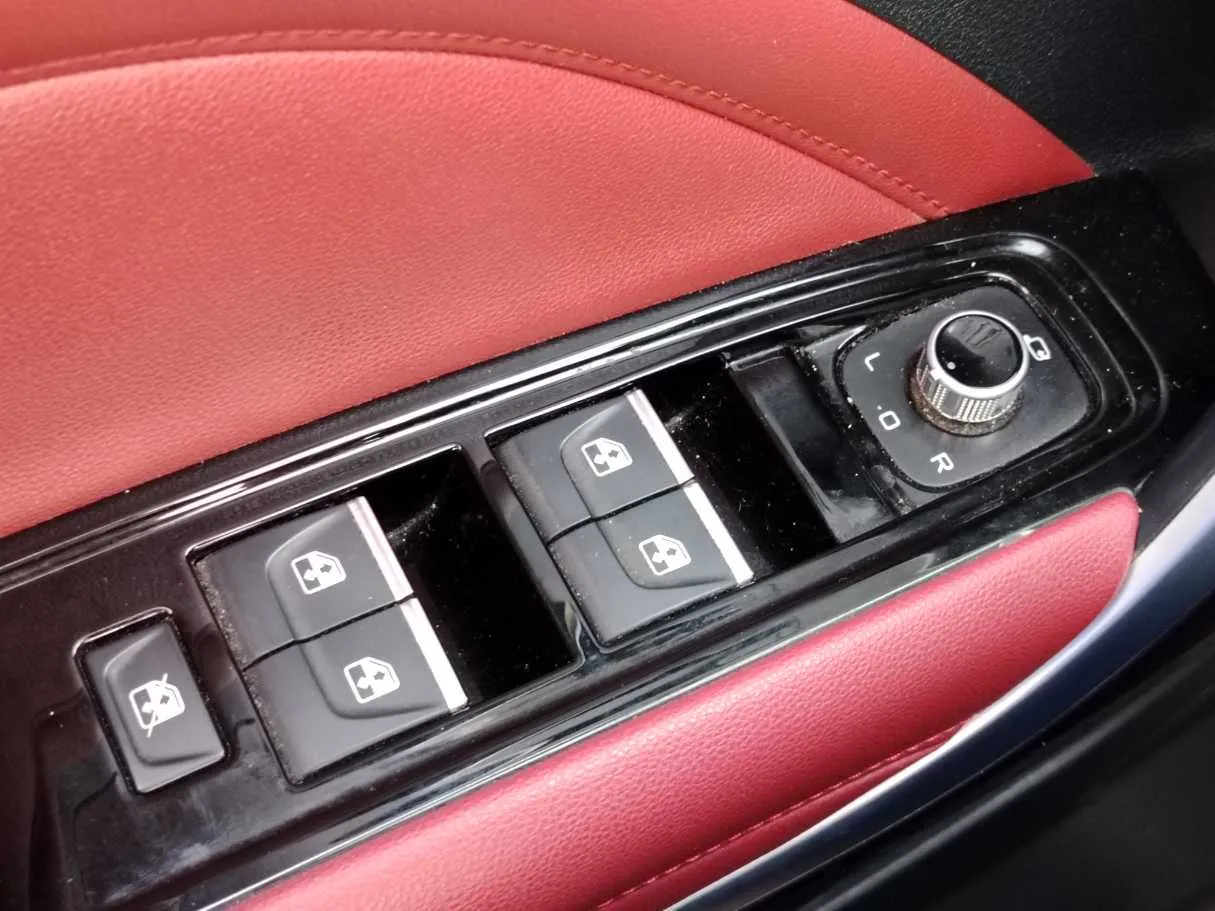 Car image 29