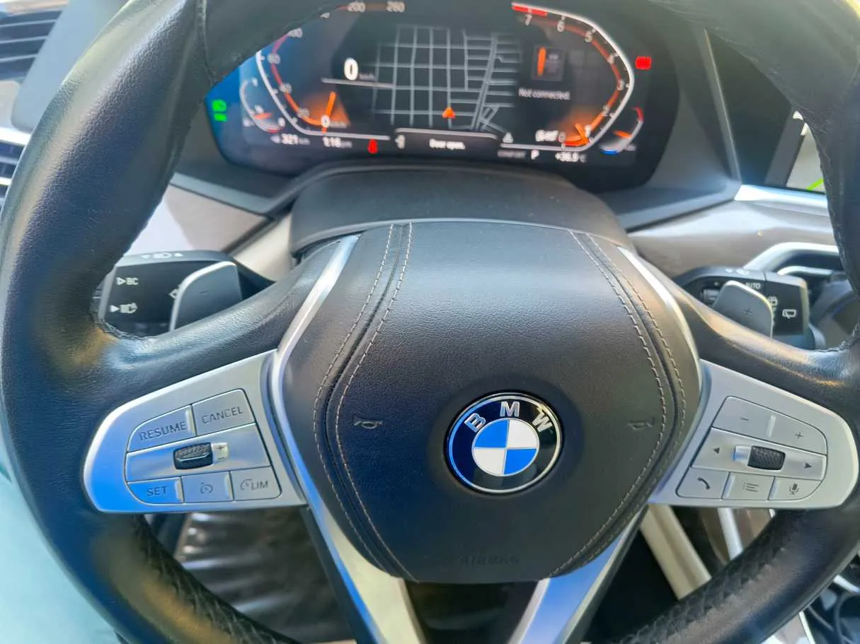 Car image 30