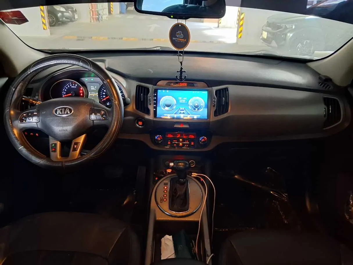 Car image 13