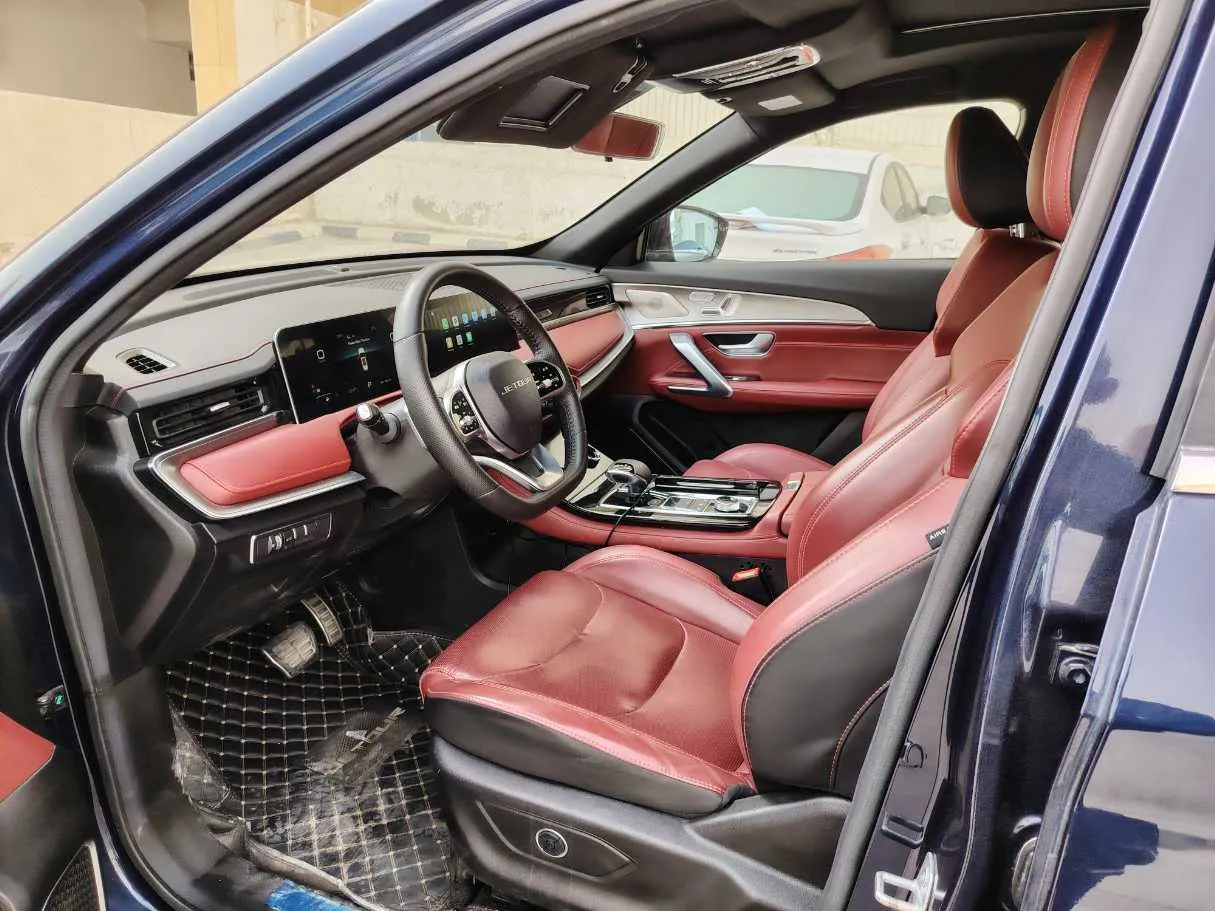 Car image 12