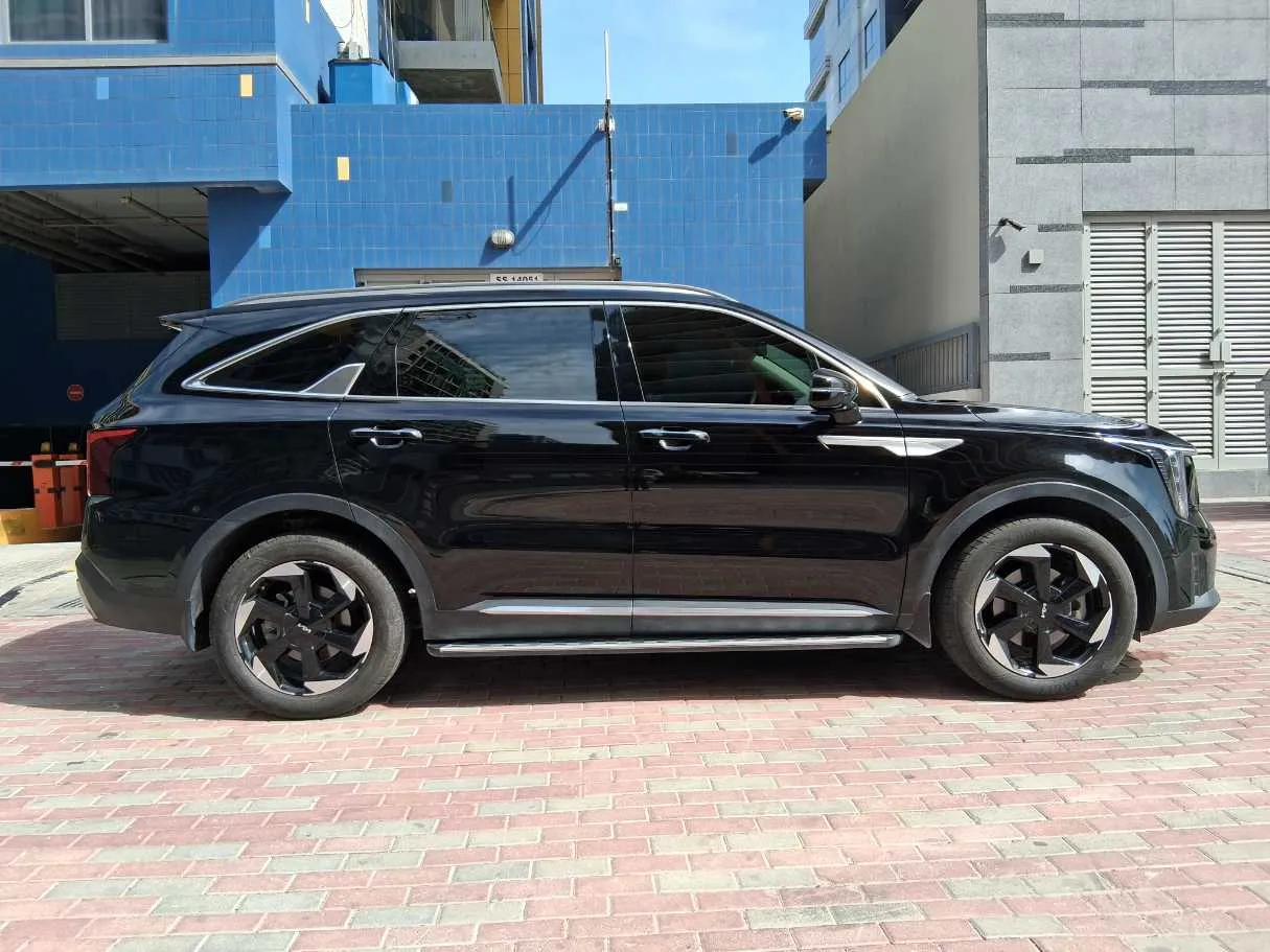 Car image 8