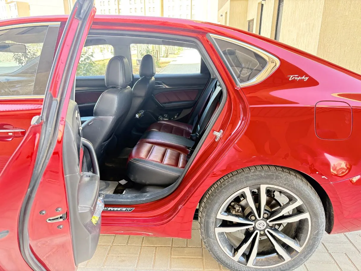 Car image 15