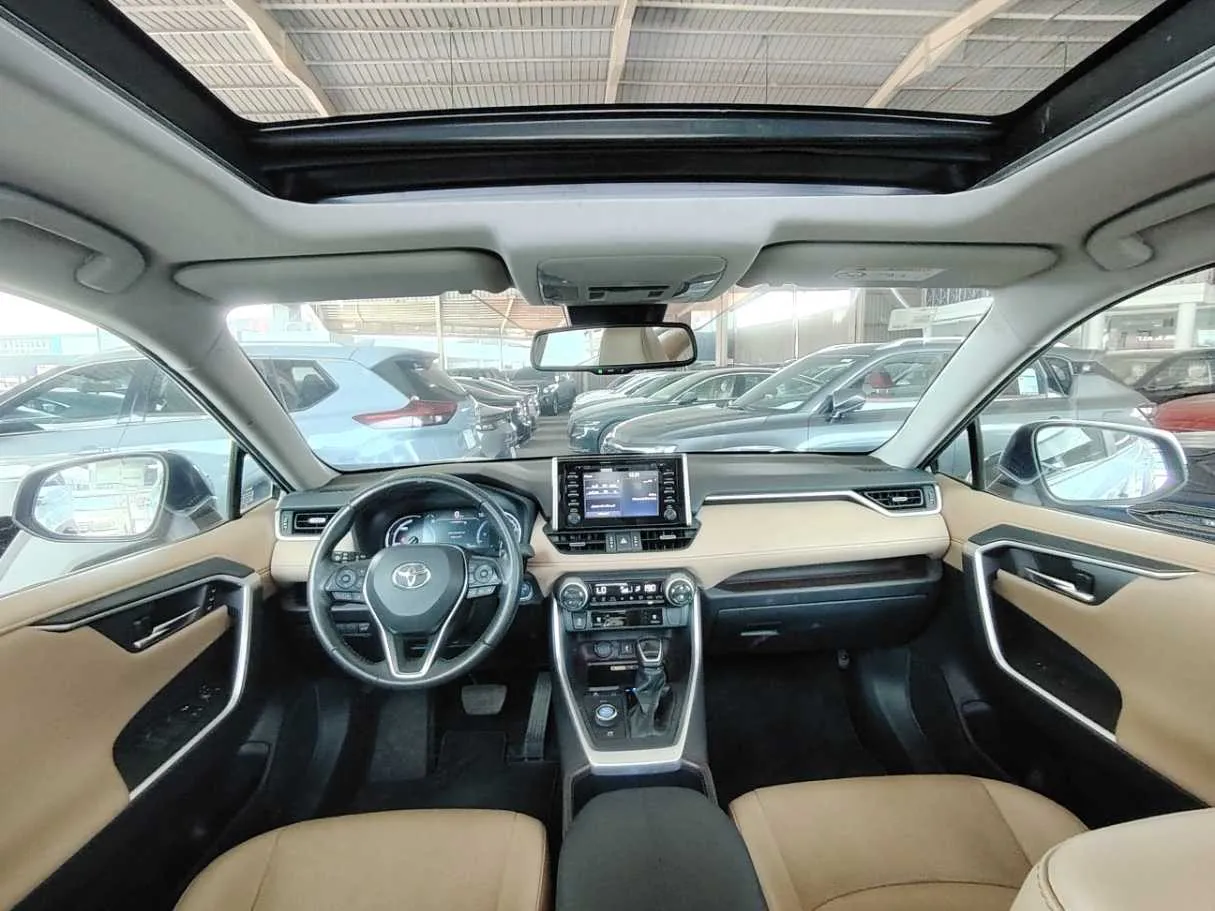 Car image 24