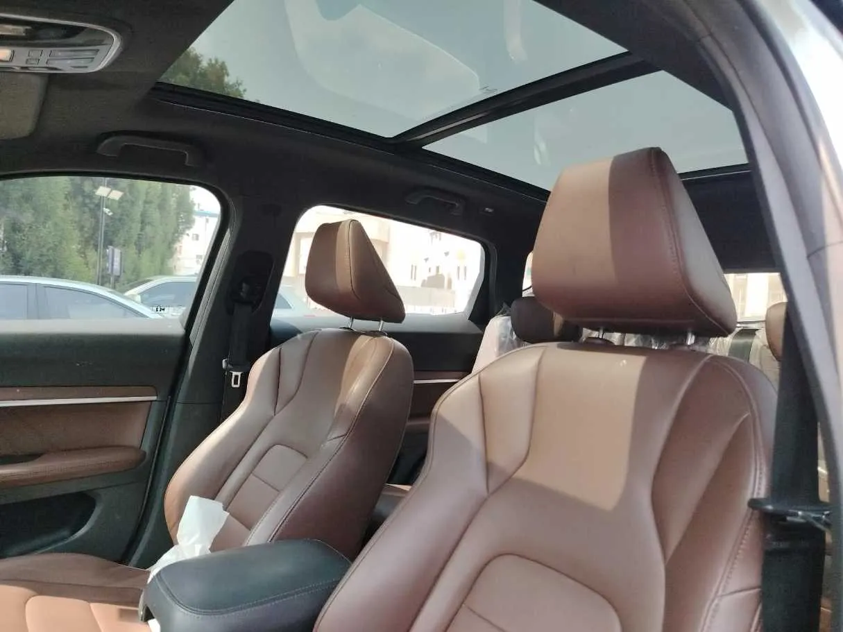 Car image 15