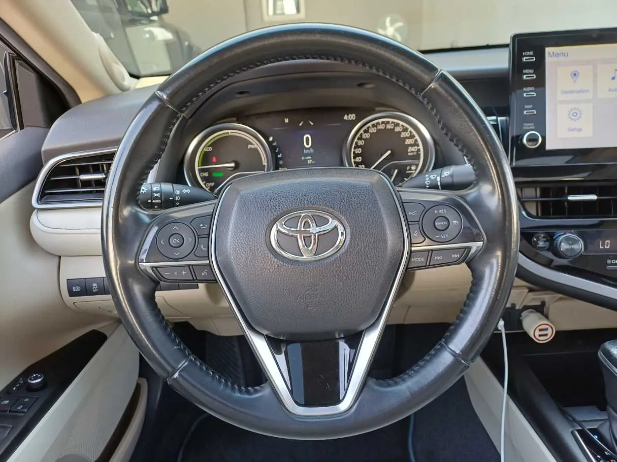 Car image 14