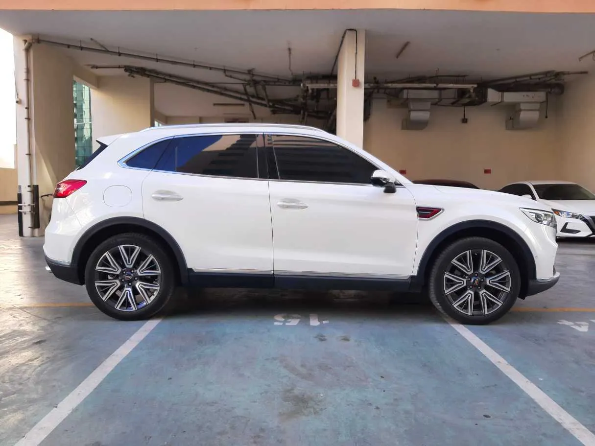 Car image 4