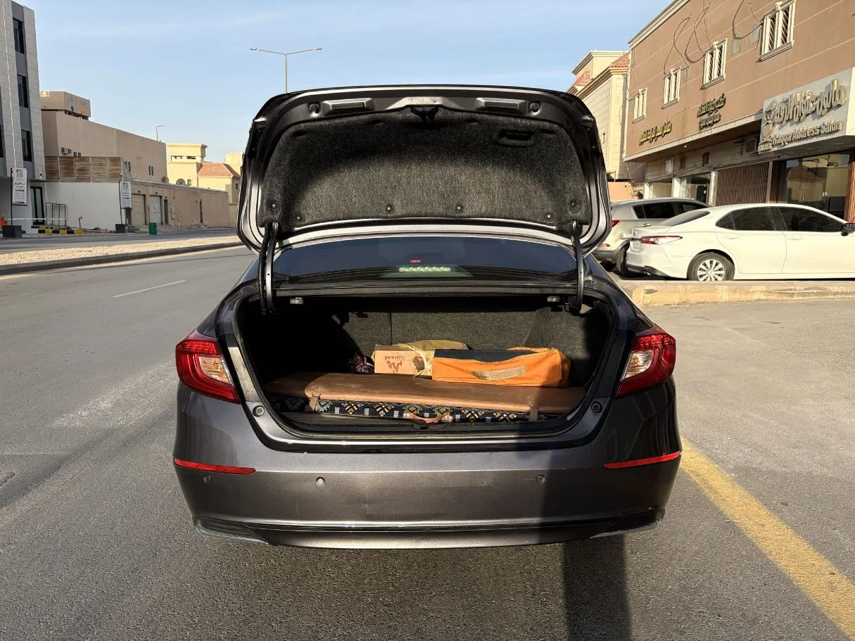 Car image 25
