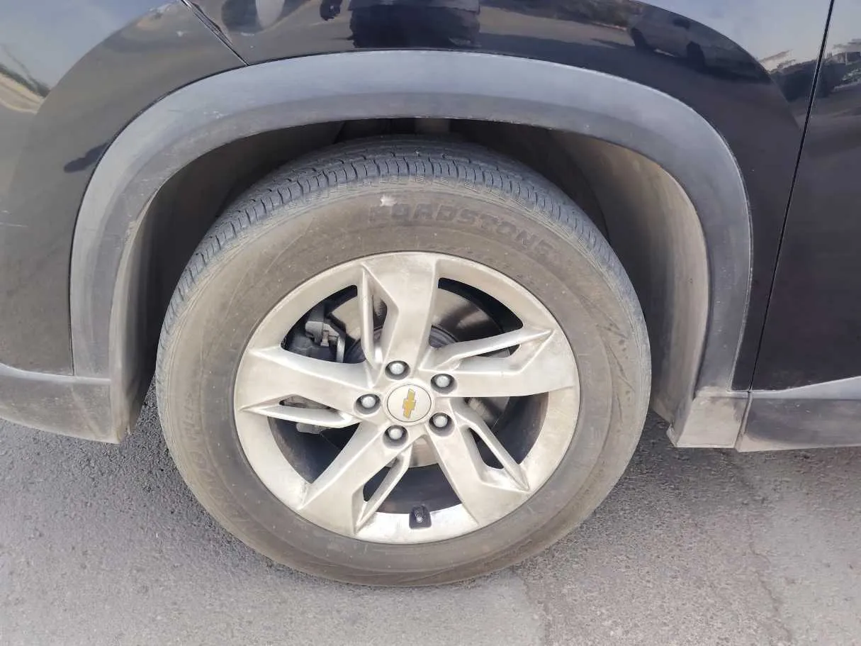 Car image 8