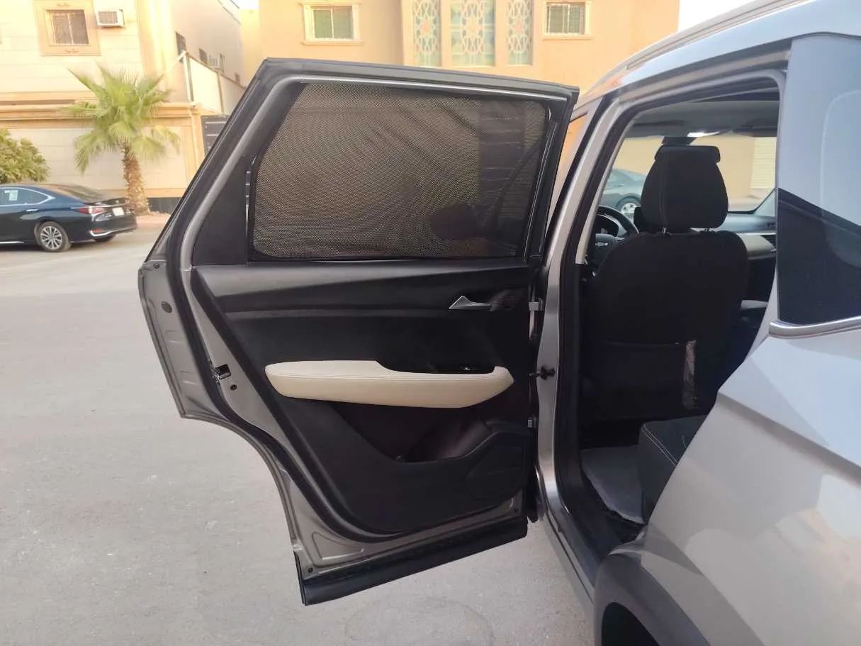 Car image 15