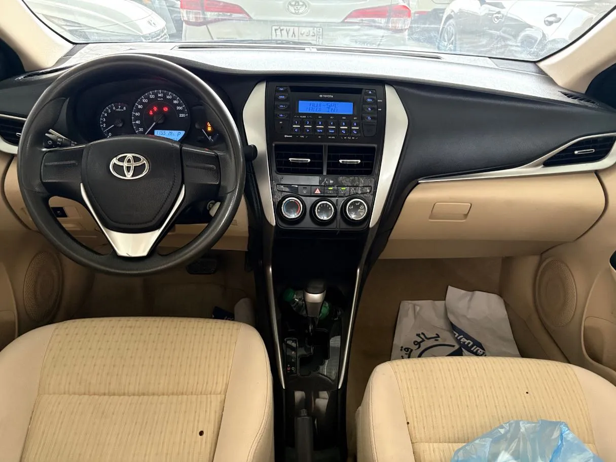 Car image 17