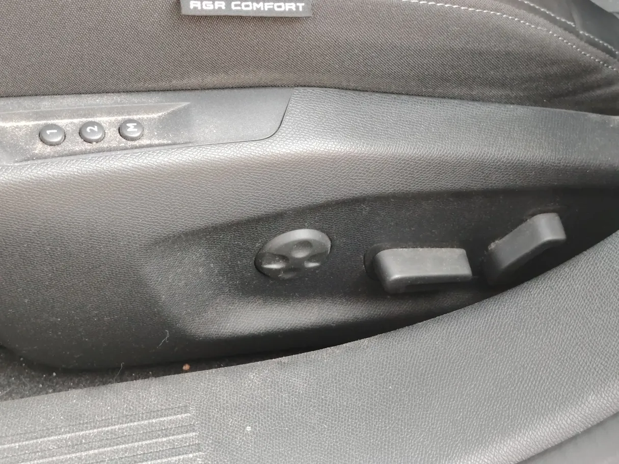 Car image 32