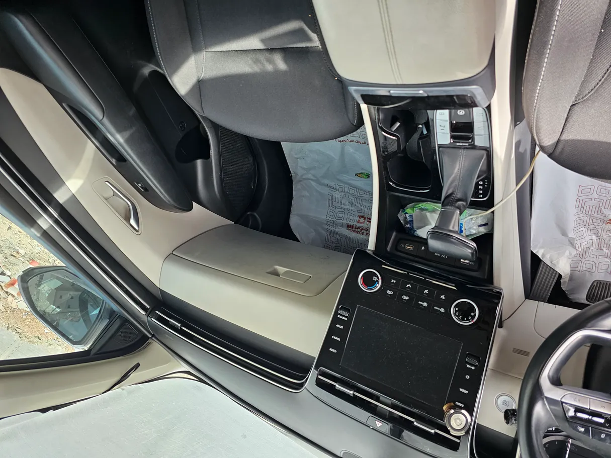 Car image 10