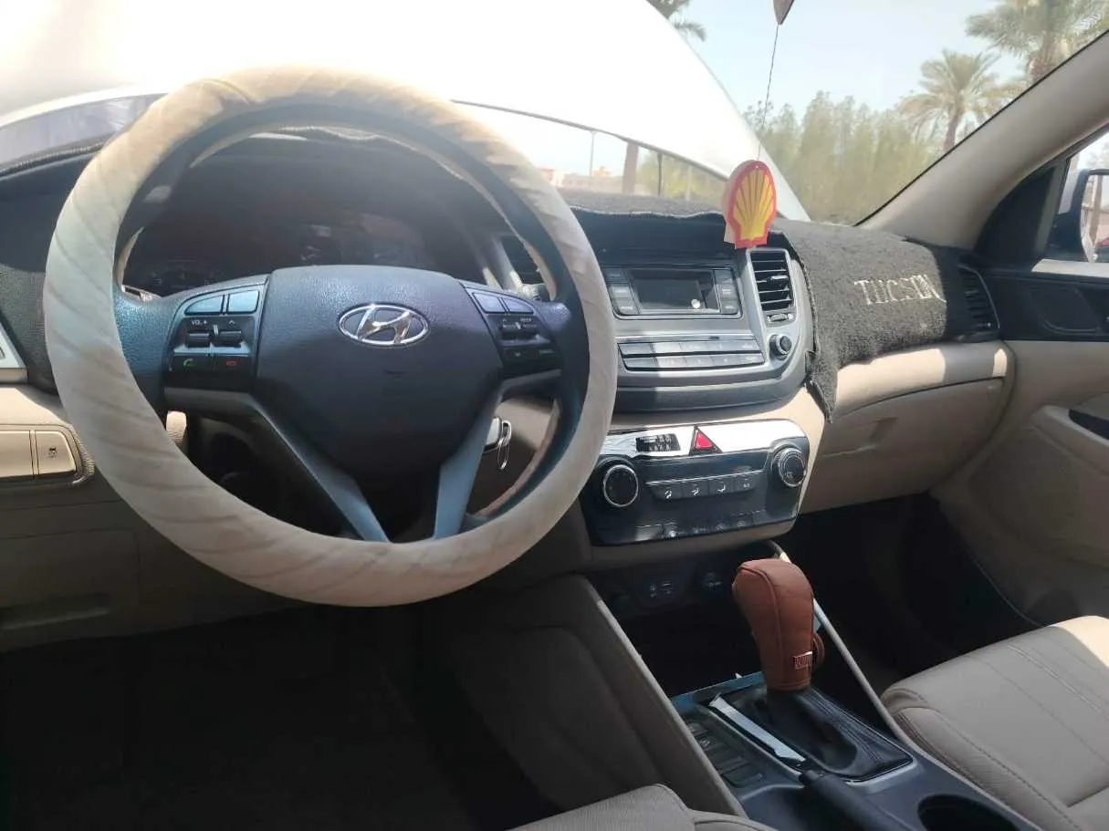 Car image 25