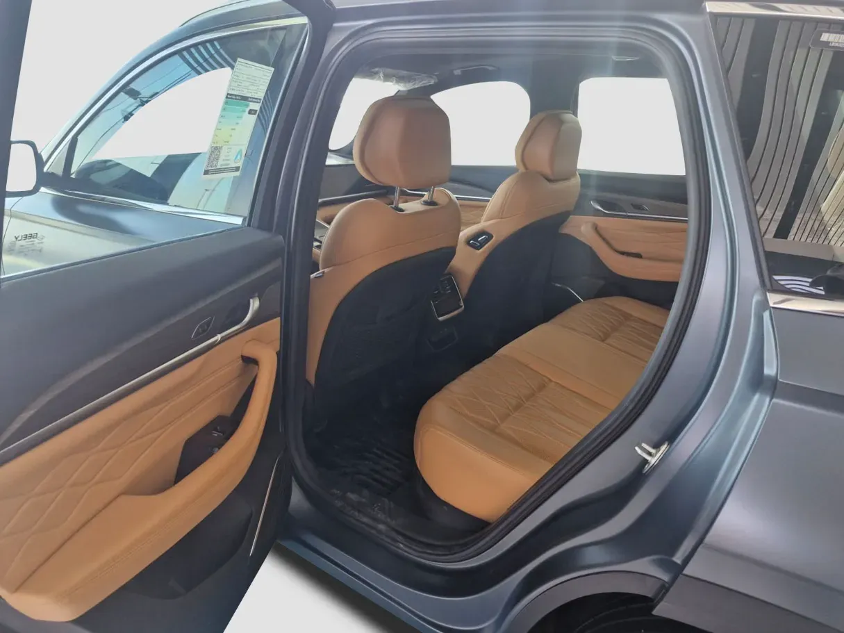 Car image 6