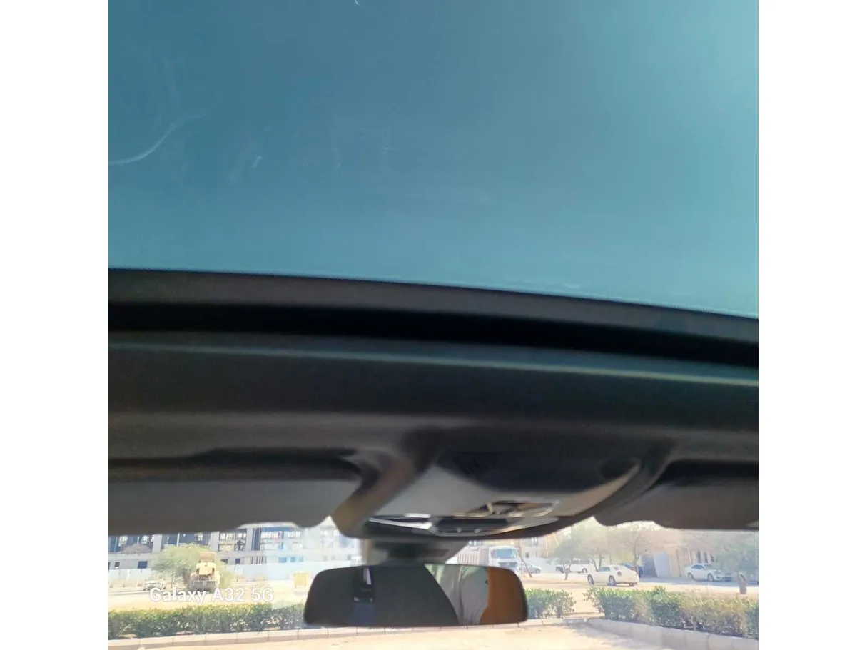 Car image 32