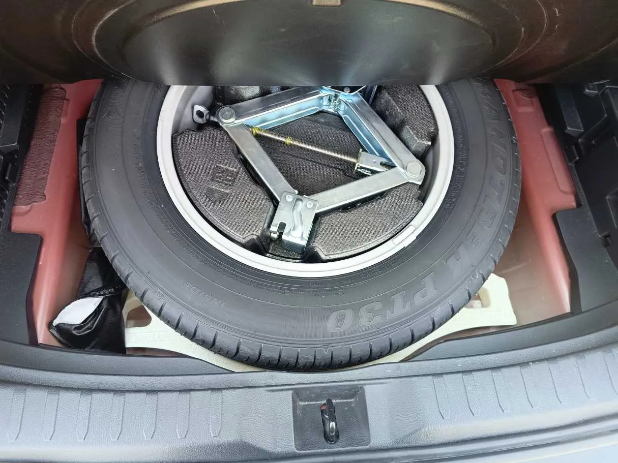 Car image 33