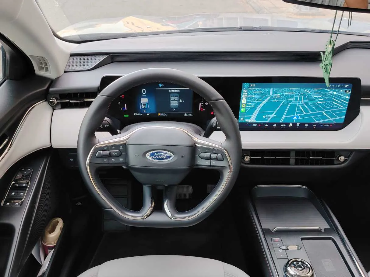 Car image 25