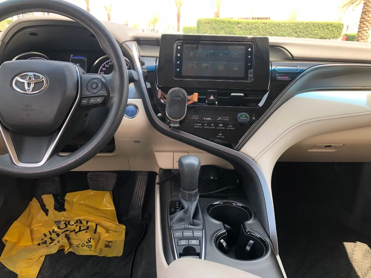 Car image 15