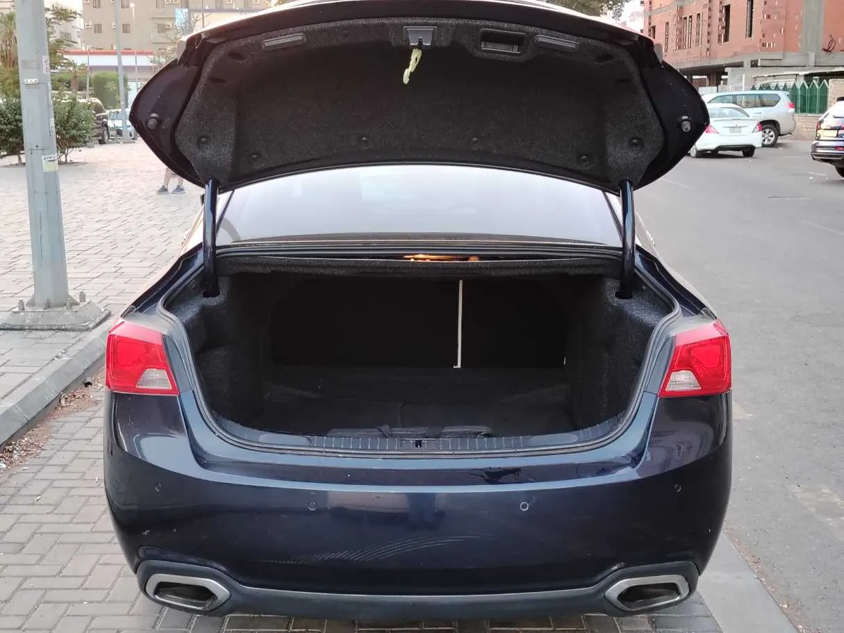 Car image 27