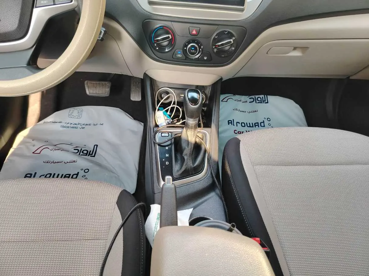 Car image 24