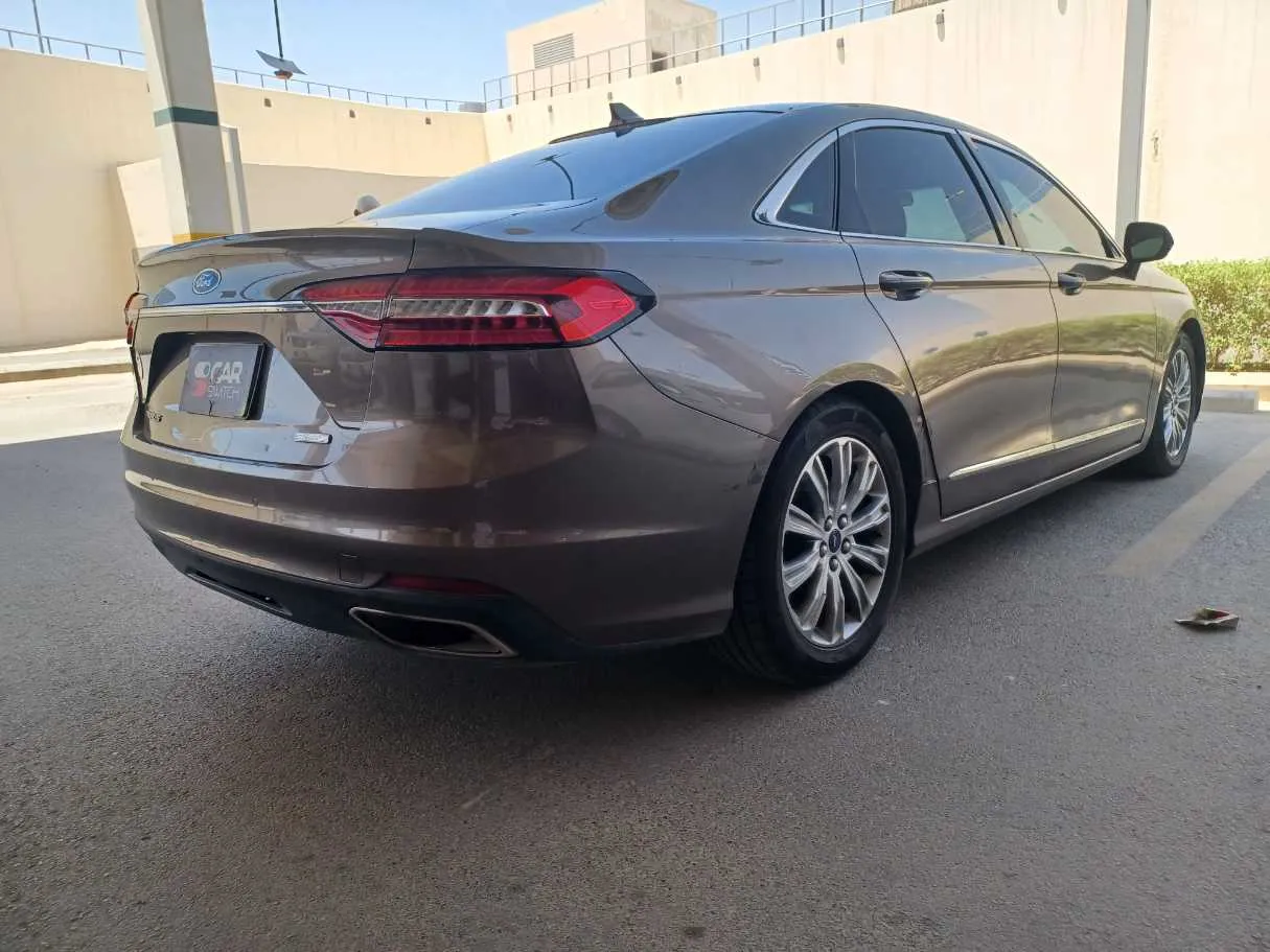 Car image 5