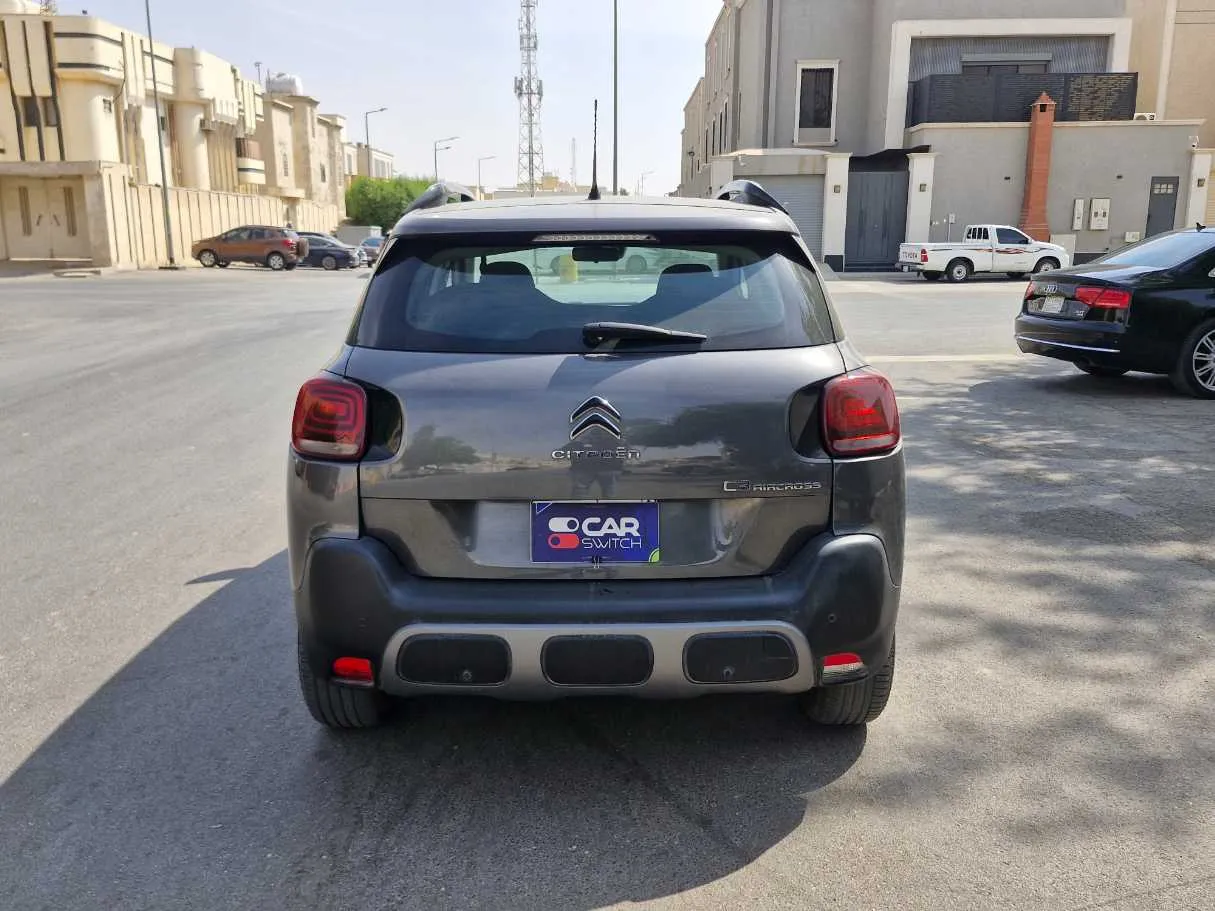 Car image 6